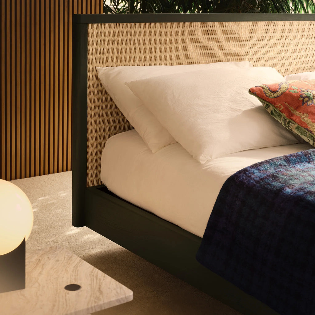AWASE Wooden Bed - Woven Headboard Bed in Verde Ginepro - Bolzan | Milola