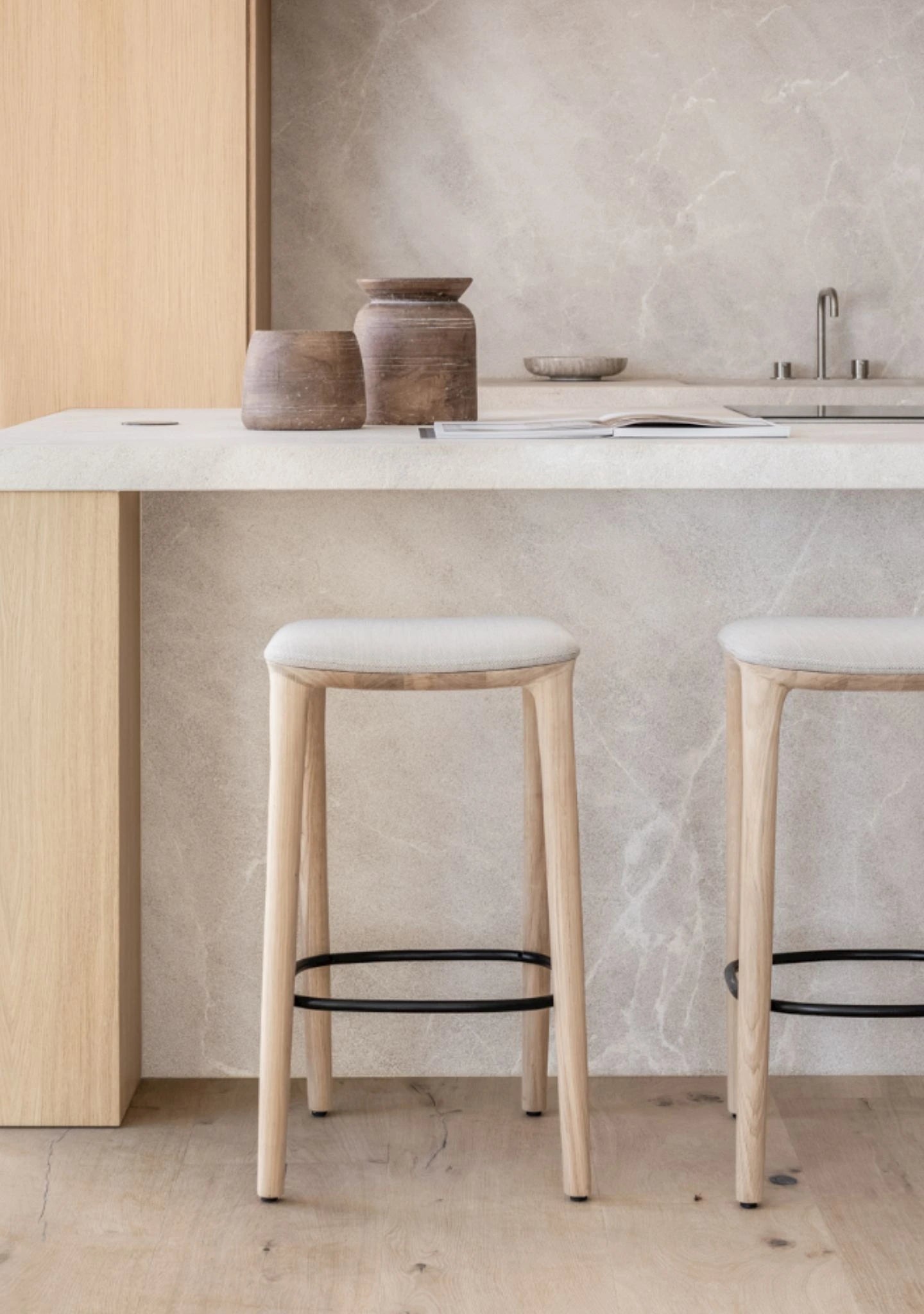 NEVA Bar Chair solid wood sculptural design - Artisan | Milola